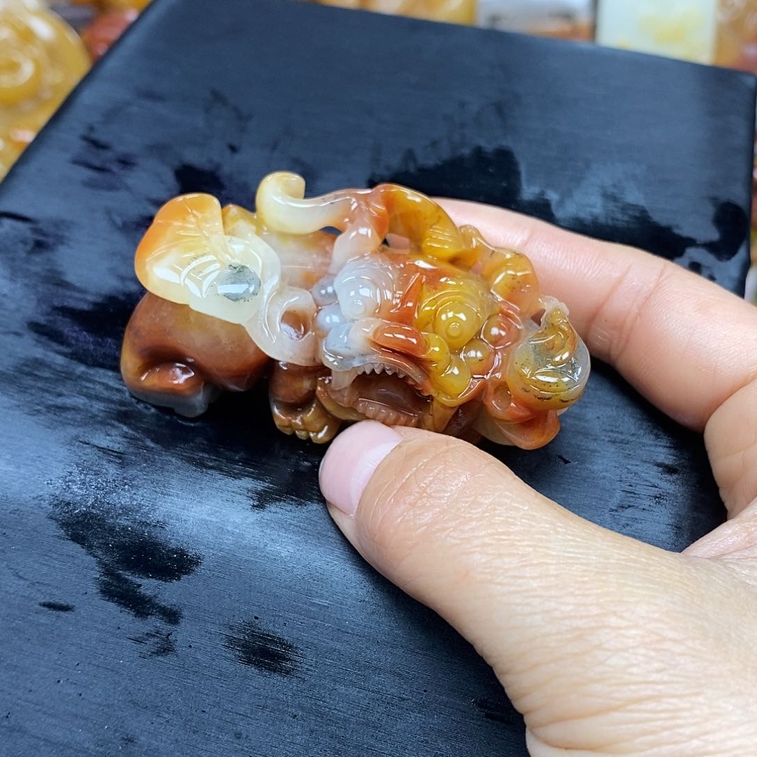 石英质玉（黄龙玉）颈饰未镶嵌