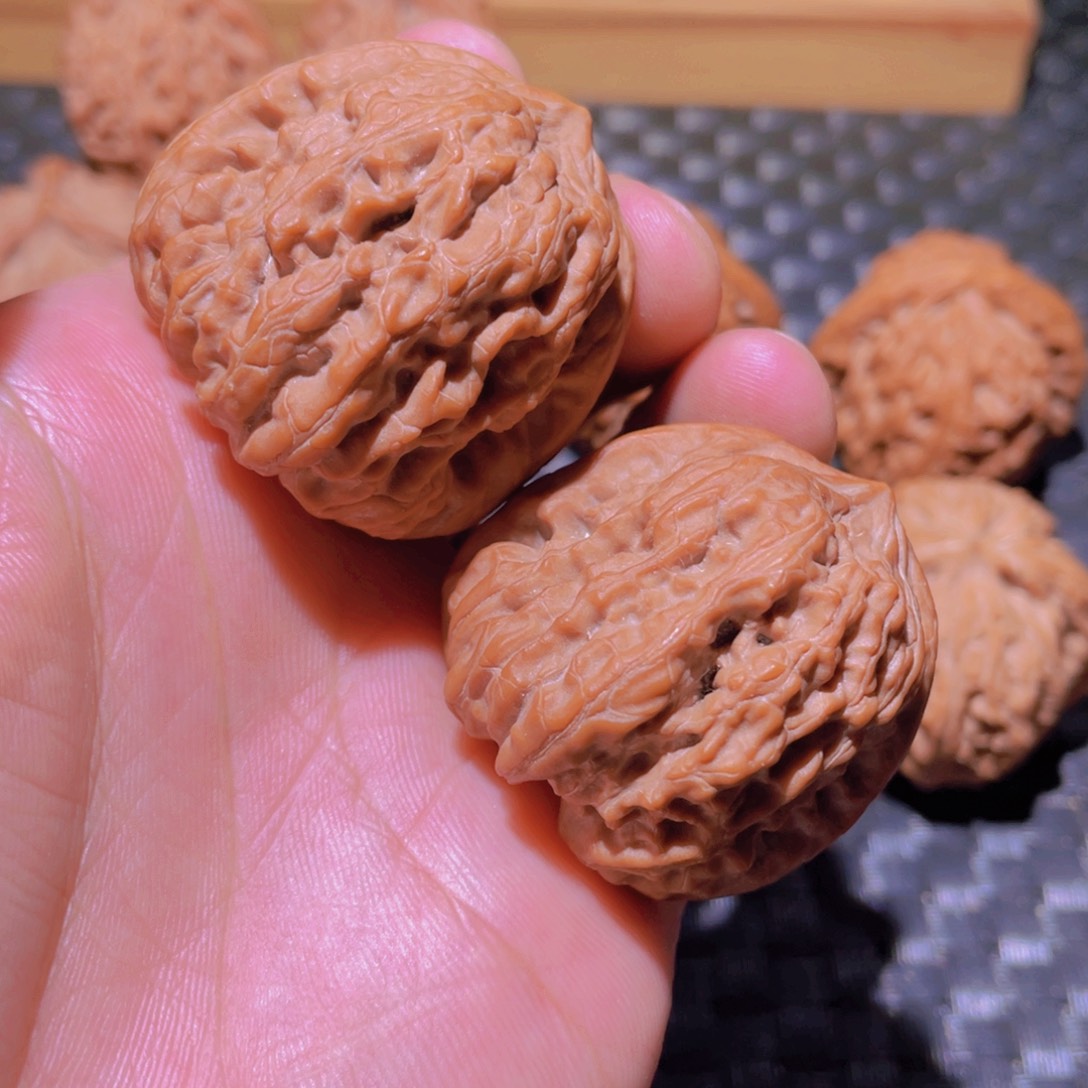 文玩核桃把件凹底