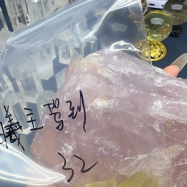曦****水晶摆件未镶嵌天然水晶