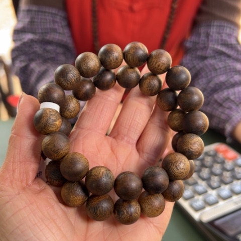 沉香手串乌身红土15克卡1.3多样性发1条