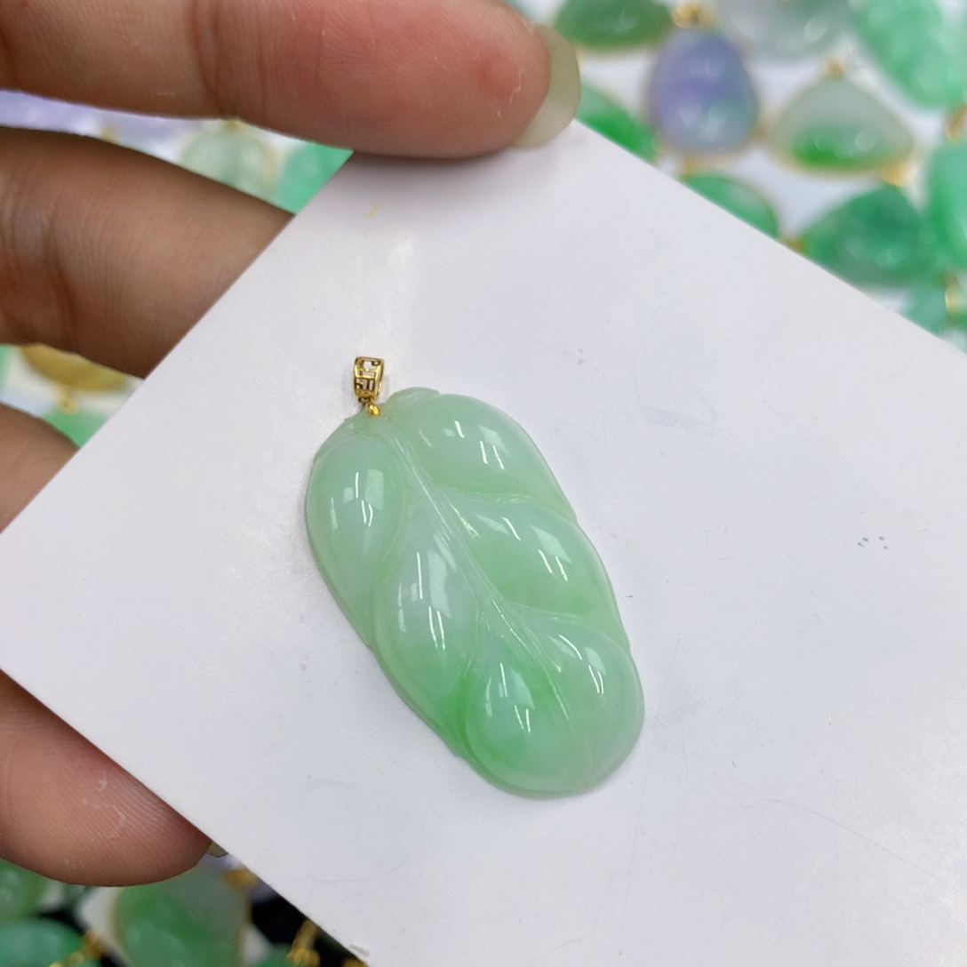 颈饰18K金镶嵌翡翠翡翠