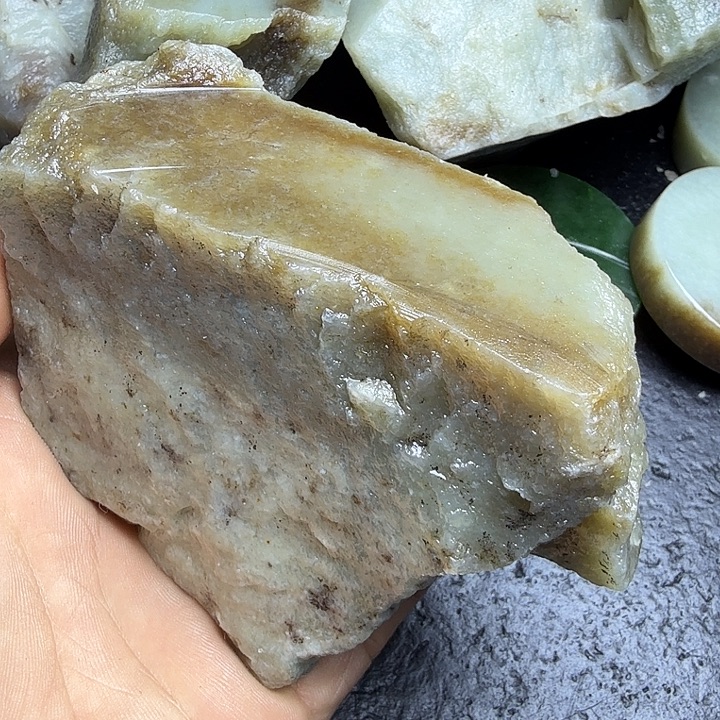 和田玉（糖玉）未镶嵌珠宝奇石