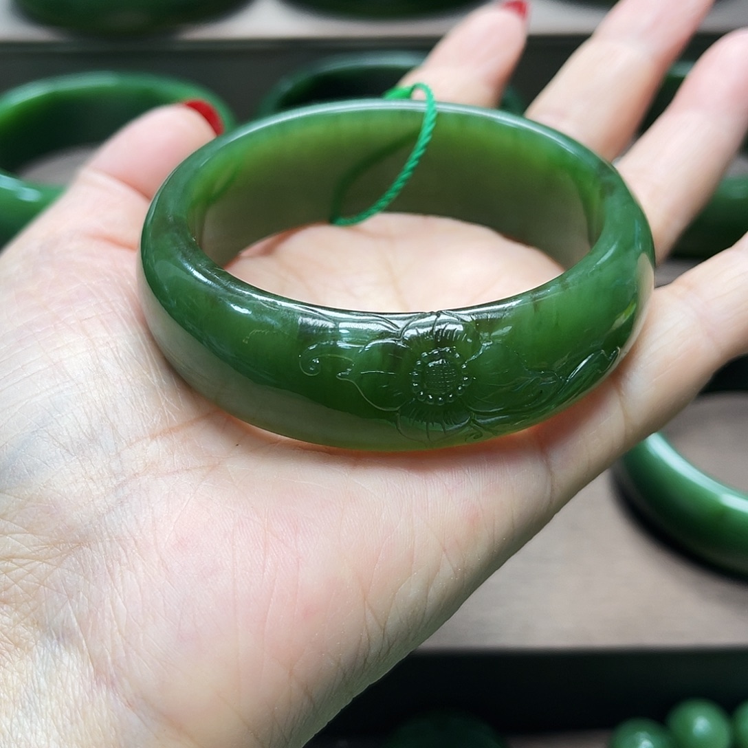 和田玉（碧玉）未镶嵌手镯