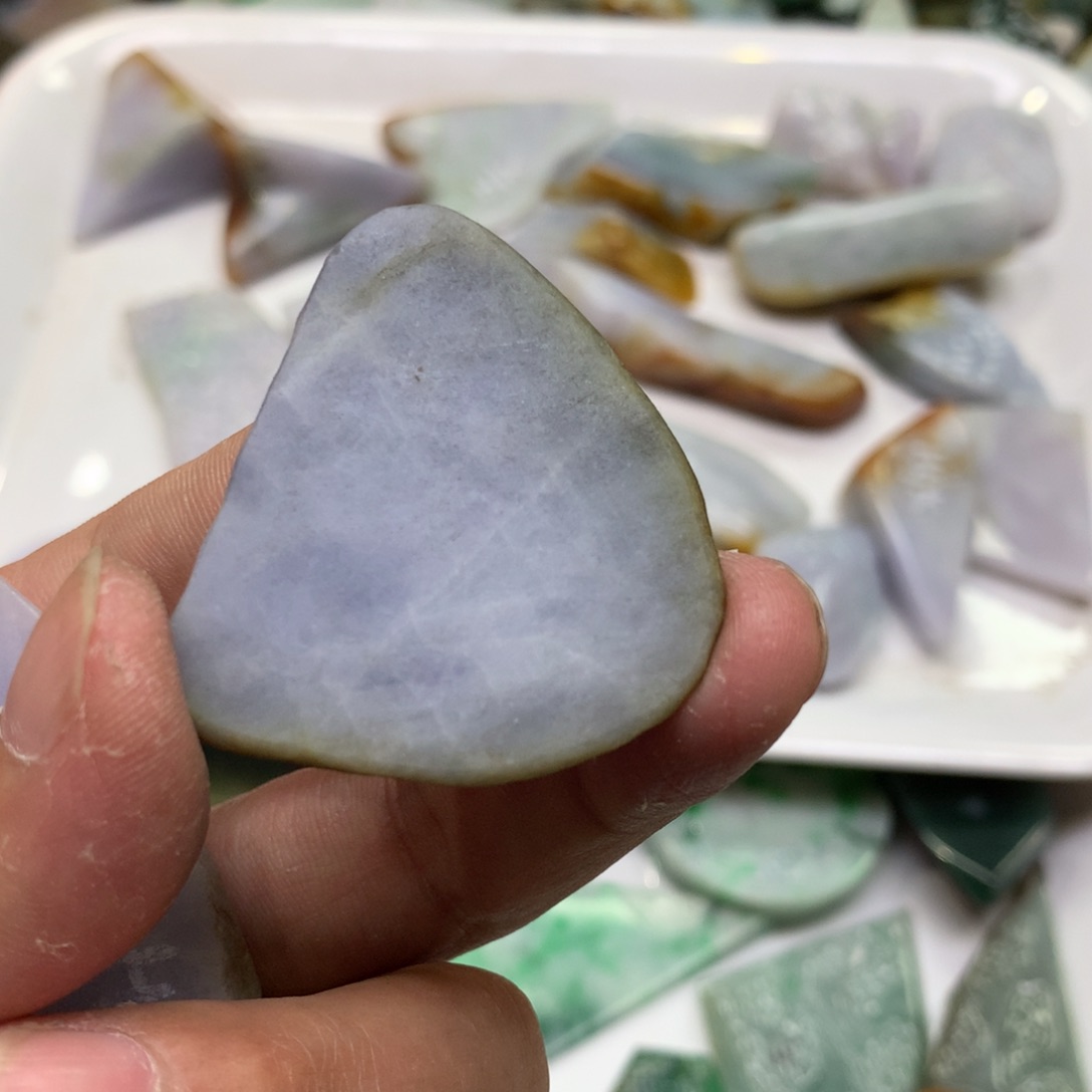 翡翠颈饰未镶嵌翡翠