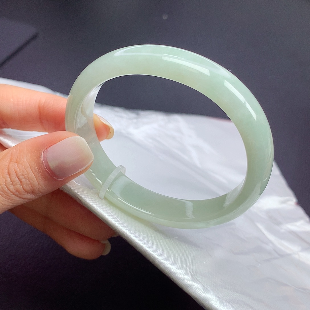 翡翠未镶嵌手镯（贵妃镯）56圈口贵妃