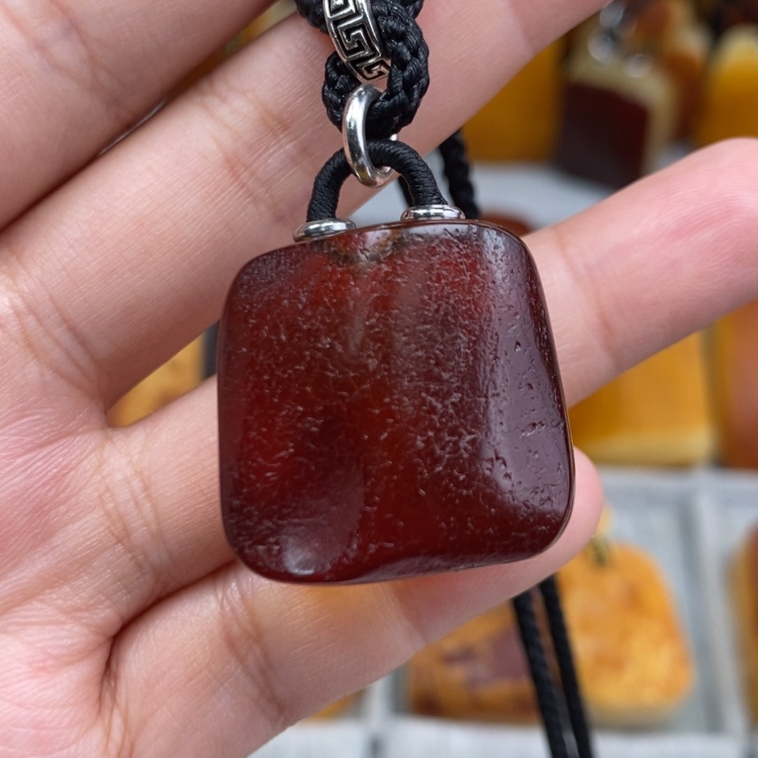 琥珀吊坠(赠链)未镶嵌