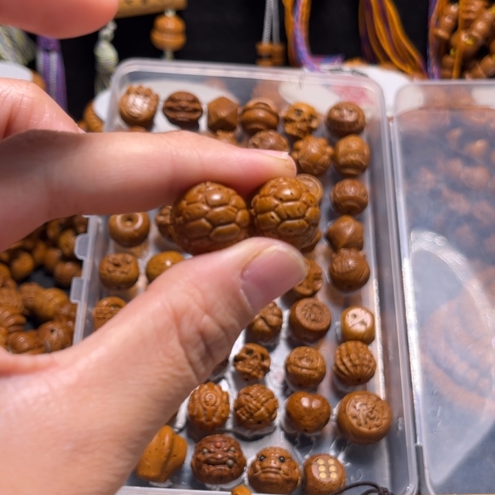 否***来桃核手串富甲单颗两个