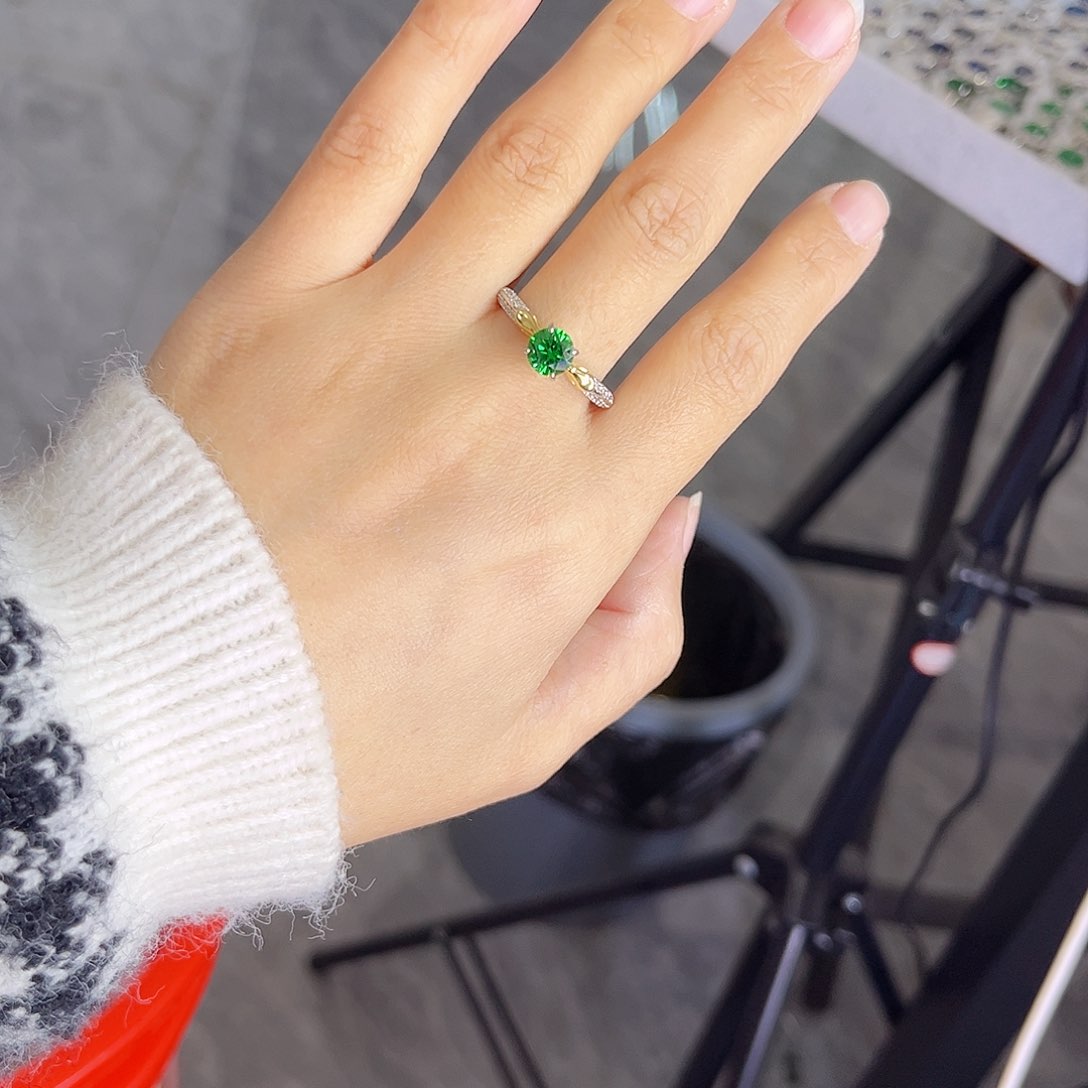 银S925镶嵌戒指石榴石（沙弗莱）