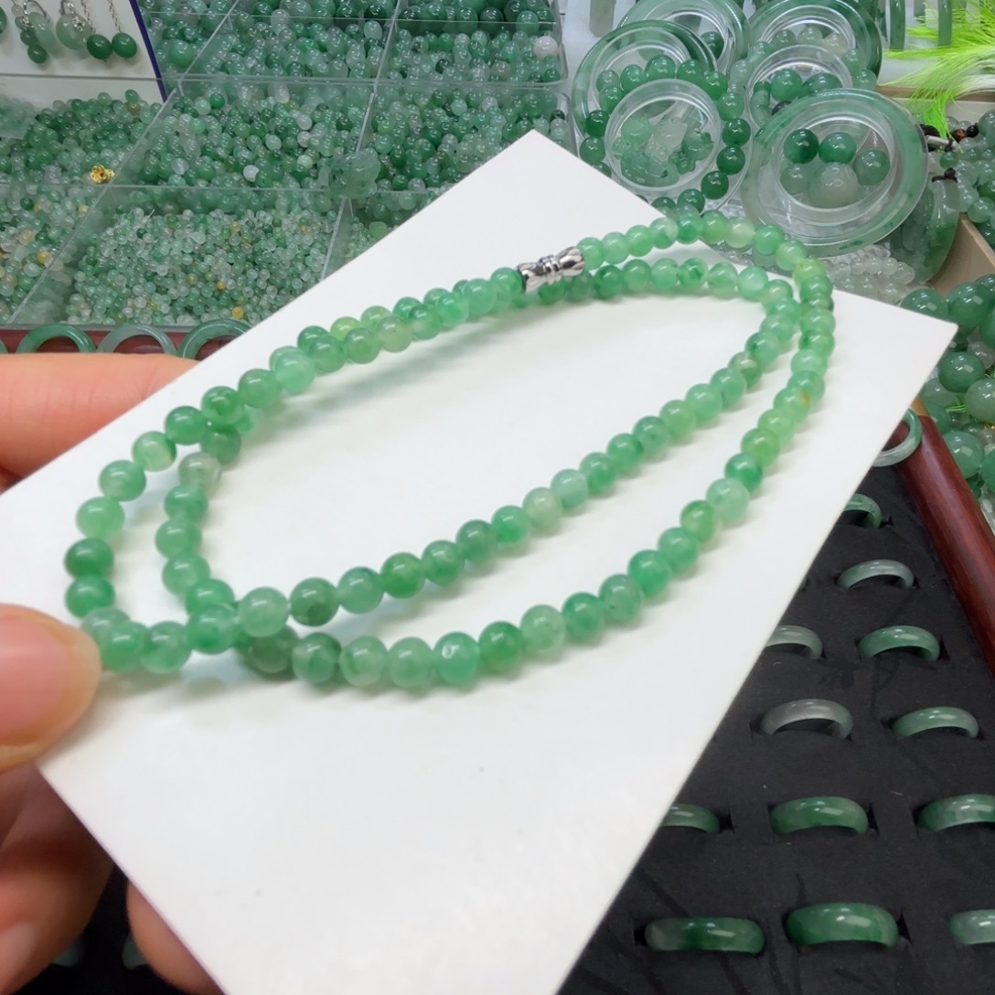 石英质玉（非洲翠）未镶嵌戒指  珠子  手镯卡5珠子项链