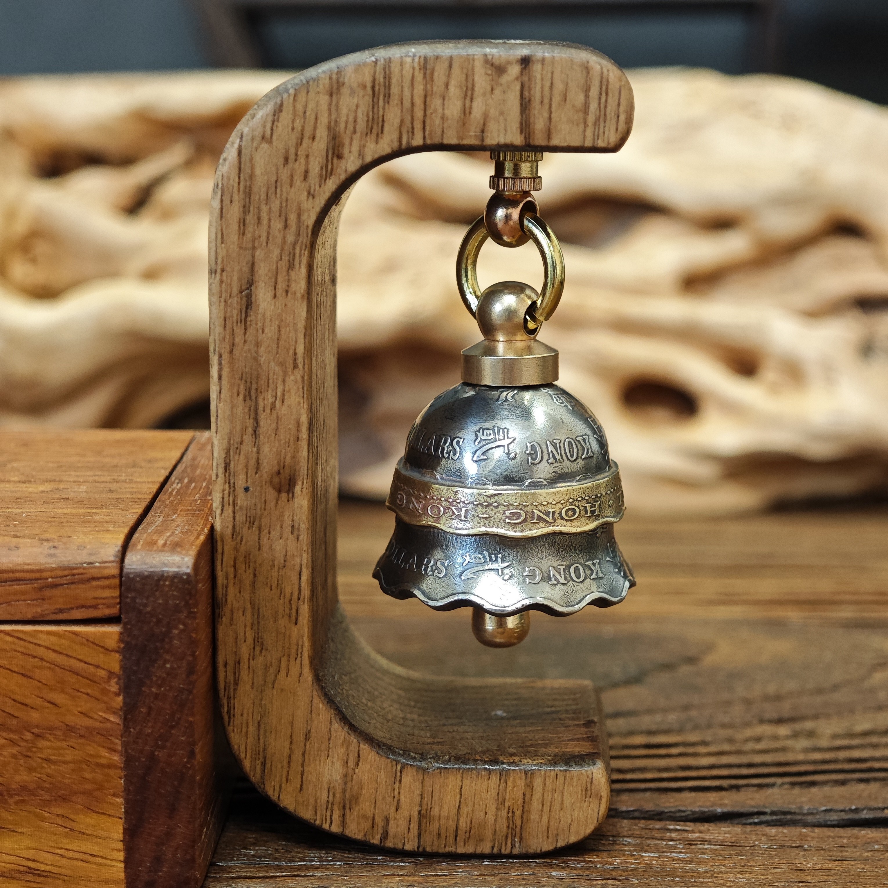 香港2元硬币铃铛多巴胺门铃摆件磁吸款币风堂原创复古铃铛摆件