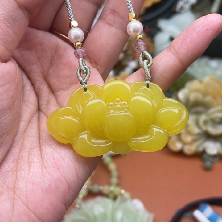 蛇纹石玉吊坠合金