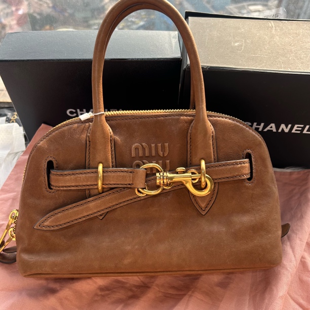 99新 MIU MIU/缪缪 新款干邑色Adventure Nappa小号贝壳包