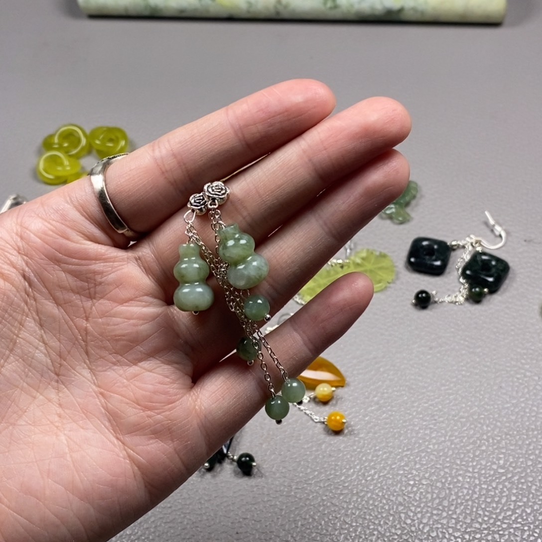 蛇纹石玉未镶嵌挂件耳饰