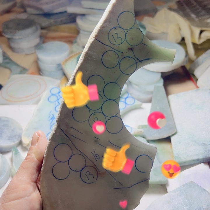 翡翠颈饰未镶嵌翡翠片料