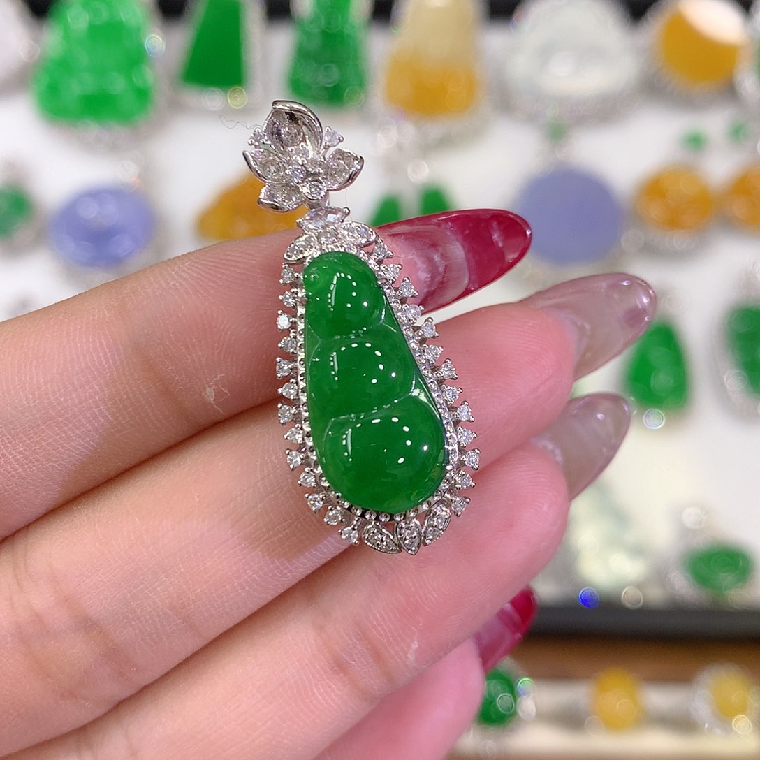 翡翠18K金镶嵌颈饰1111111111