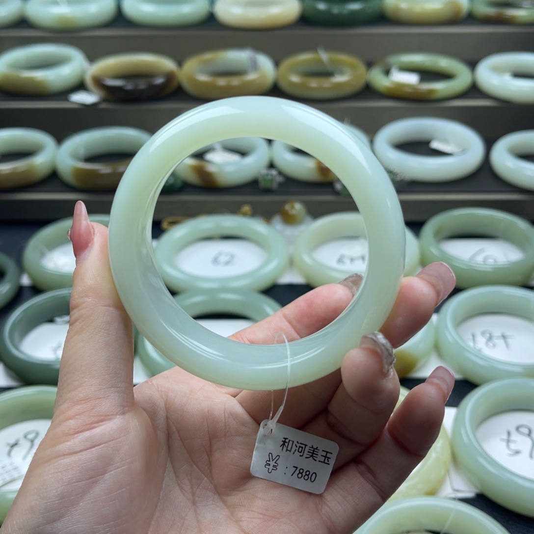 和田玉手镯未镶嵌