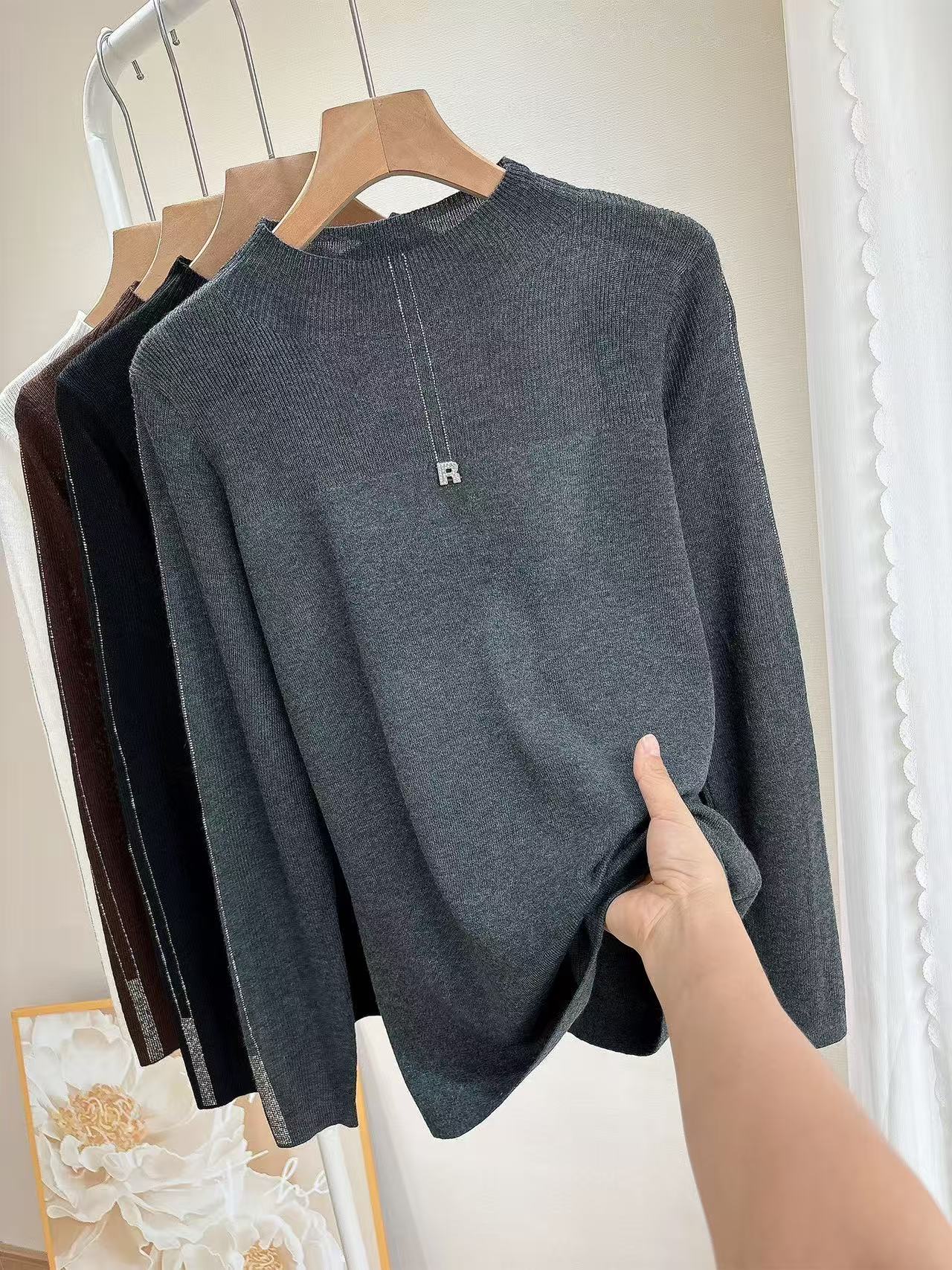 3112圆领纯色R标亮片毛针织衫秋冬上衣