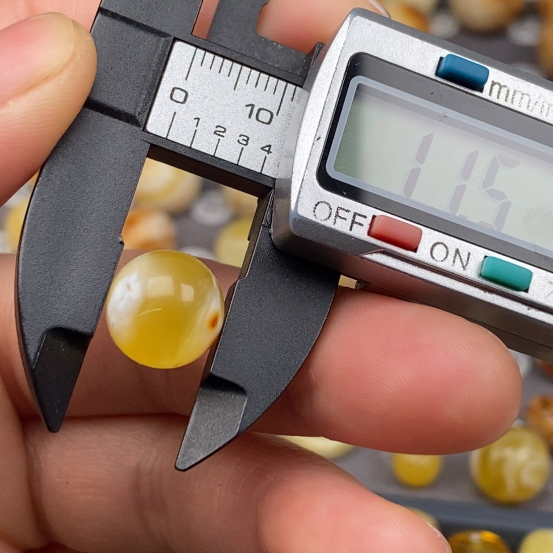 蜜蜡珠宝奇石未镶嵌