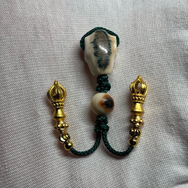 天然猛犸牙蓝眼睛鲨鱼背三通佛头手工文玩配饰11*10.8mm