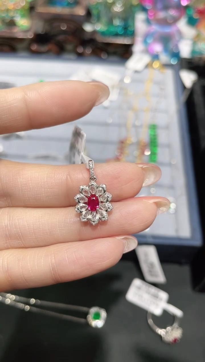 18K金镶嵌天然无烧红宝石吊坠