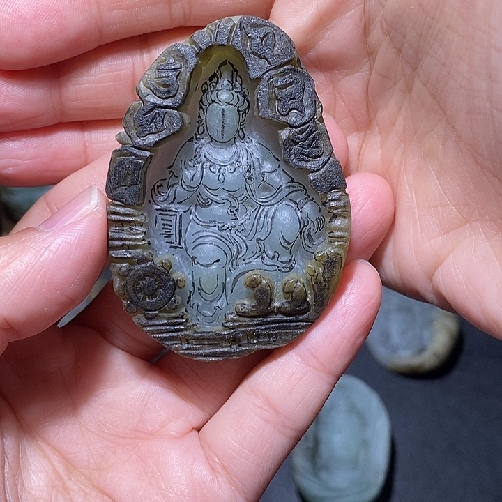 定制翡翠未镶嵌自在观音牌修光15天