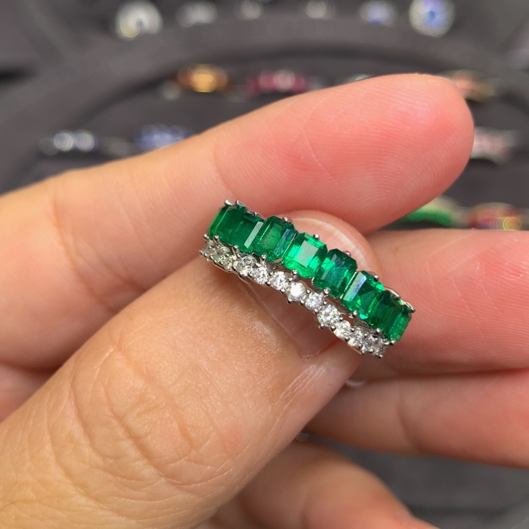 祖母绿戒指18K金镶嵌