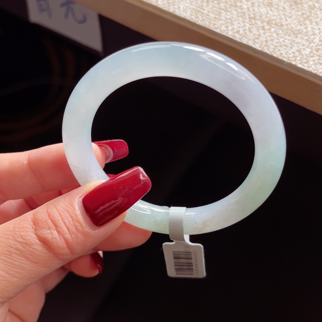 翡翠手镯未镶嵌手镯