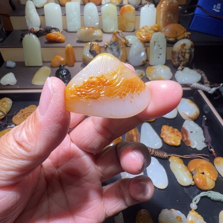雨***枫和田玉未镶嵌颈饰