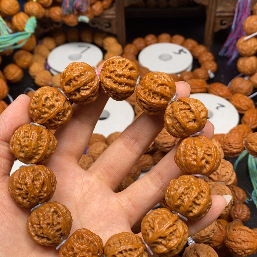 桃核手串有*哥麻花绣球