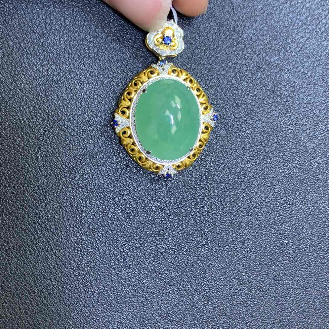 翡翠颈饰18K金镶嵌翡翠