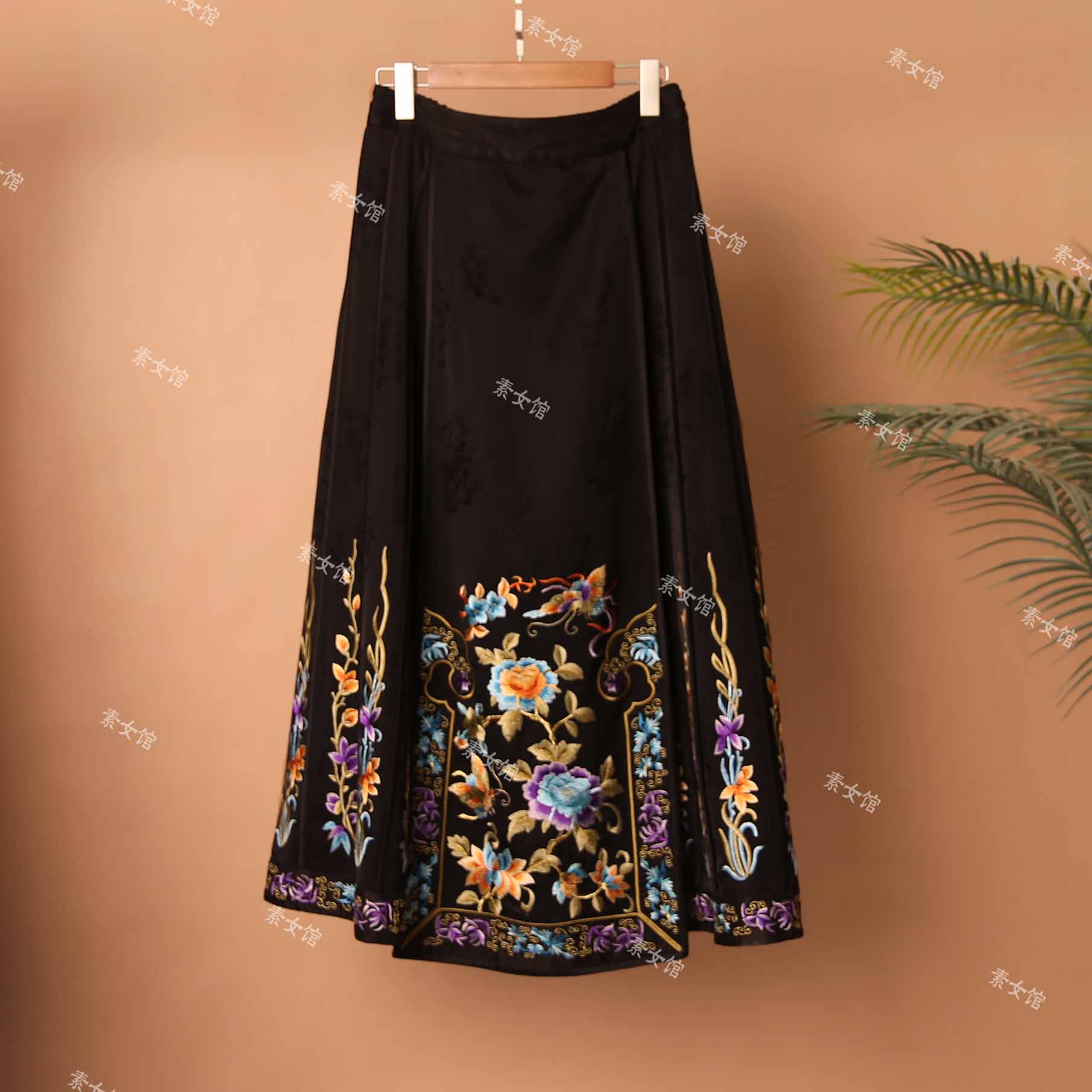 24255素女馆新款刺绣蝶恋花马面裙