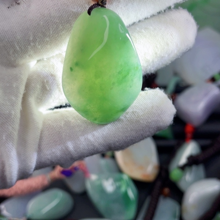 翡翠未镶嵌挂件片料