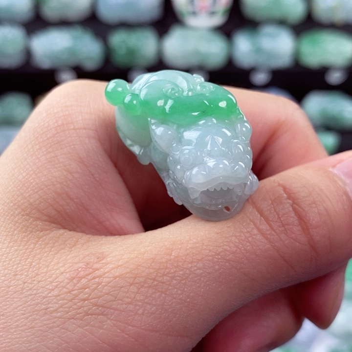 翡翠颈饰未镶嵌天然