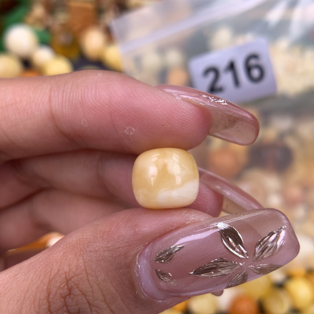 未镶嵌琥珀珠宝奇石10.6