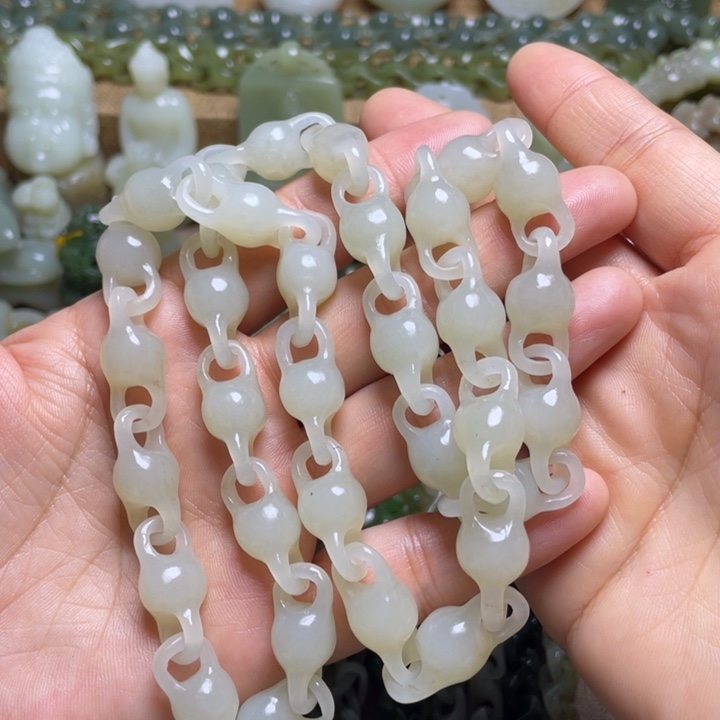 远***方和田玉未镶嵌颈饰