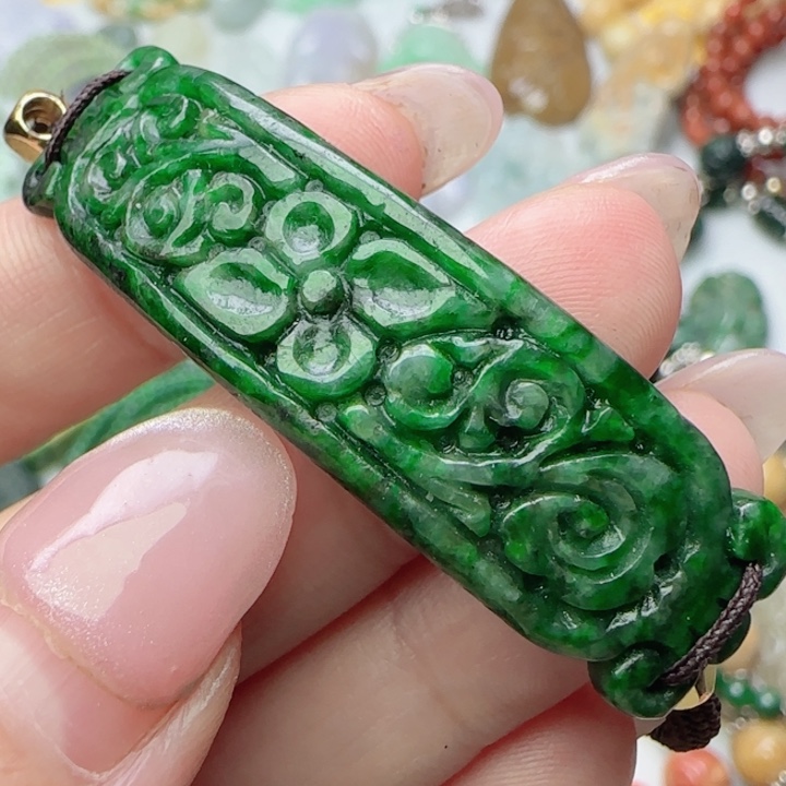 演***）翡翠未镶嵌颈饰天然A货