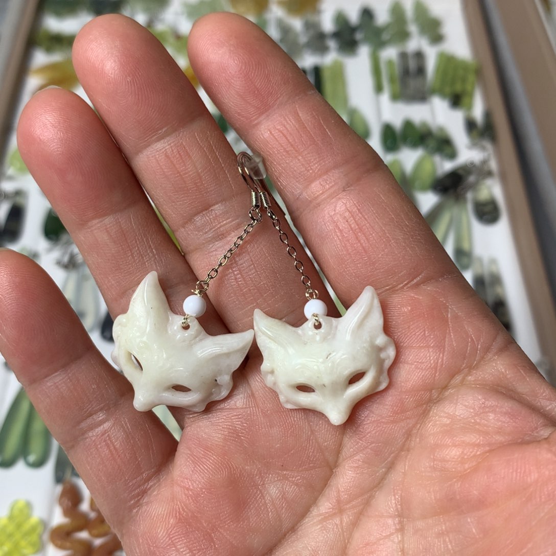 蛇纹石玉耳饰未镶嵌