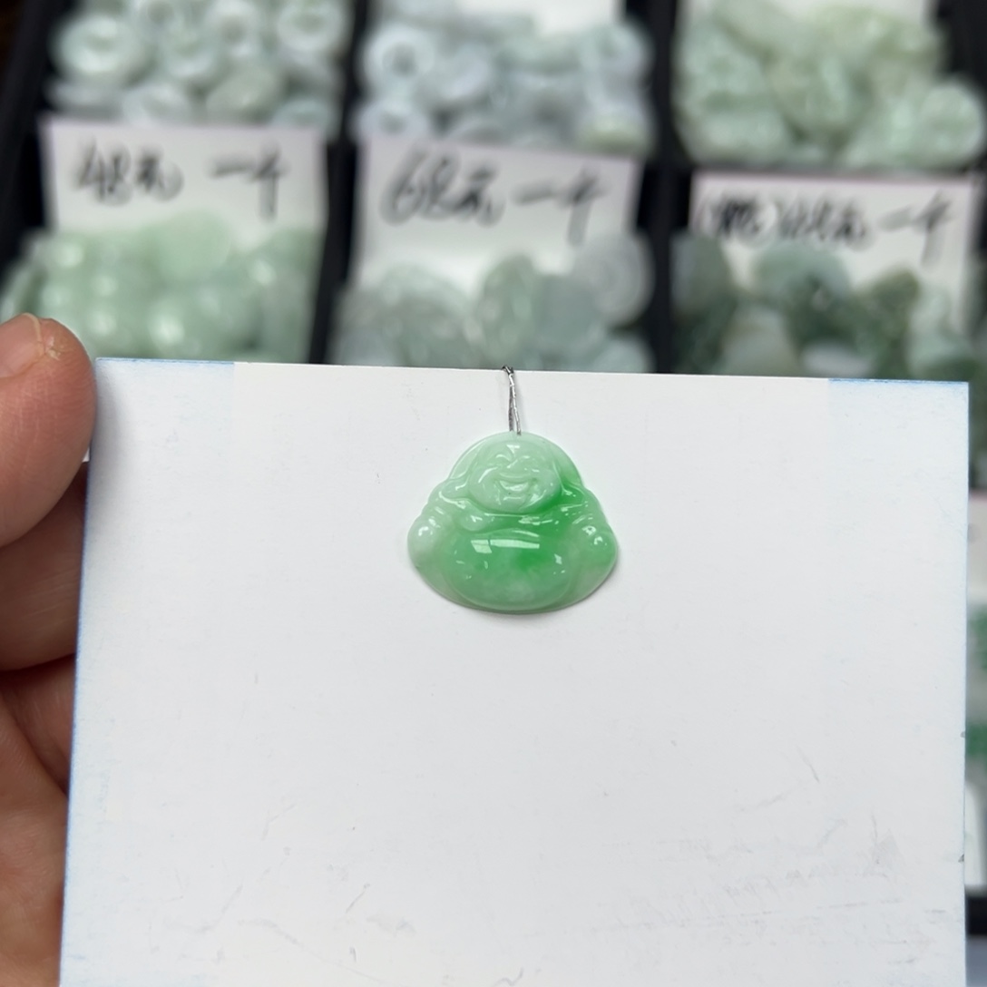 翡翠颈饰未镶嵌佛公