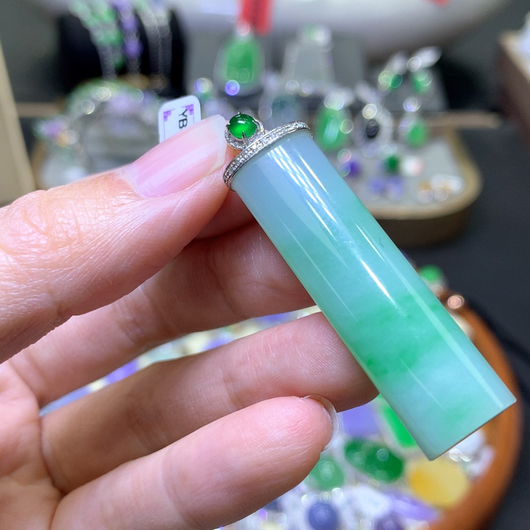 【闪购商品】翡翠颈饰18K金镶嵌翡翠吊坠项链