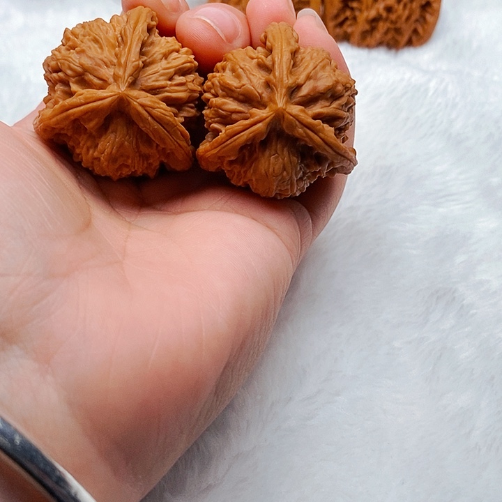 吴***！文玩核桃吊坠三棱