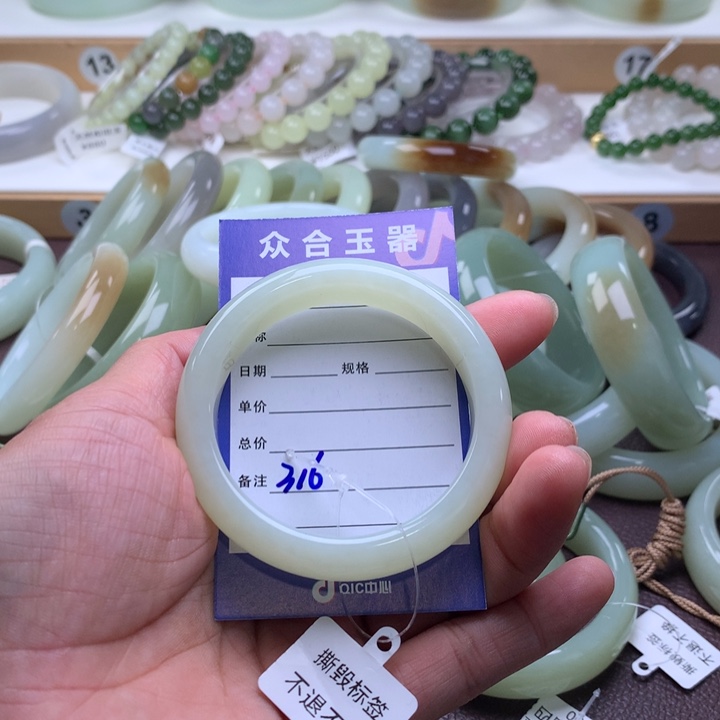 和田玉未镶嵌手镯