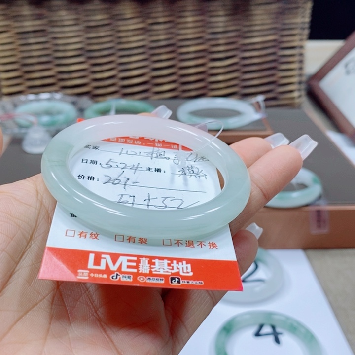 石英质玉手镯未镶嵌心****n