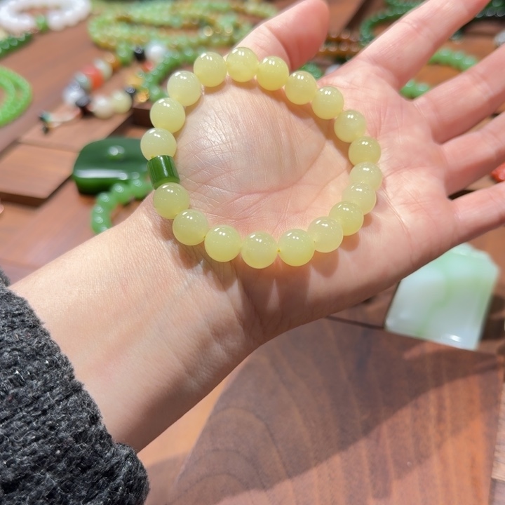 依****和田玉未镶嵌颈饰