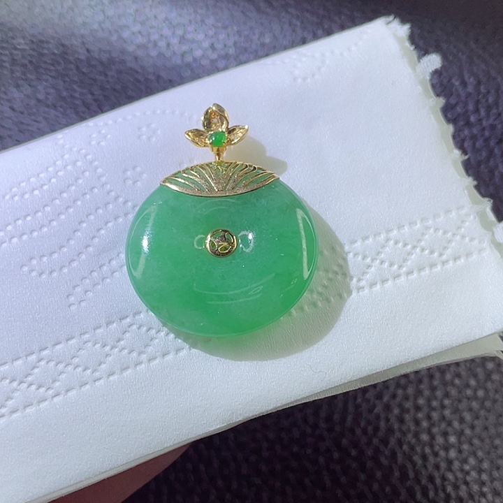 翡翠颈饰18K金镶嵌翡翠