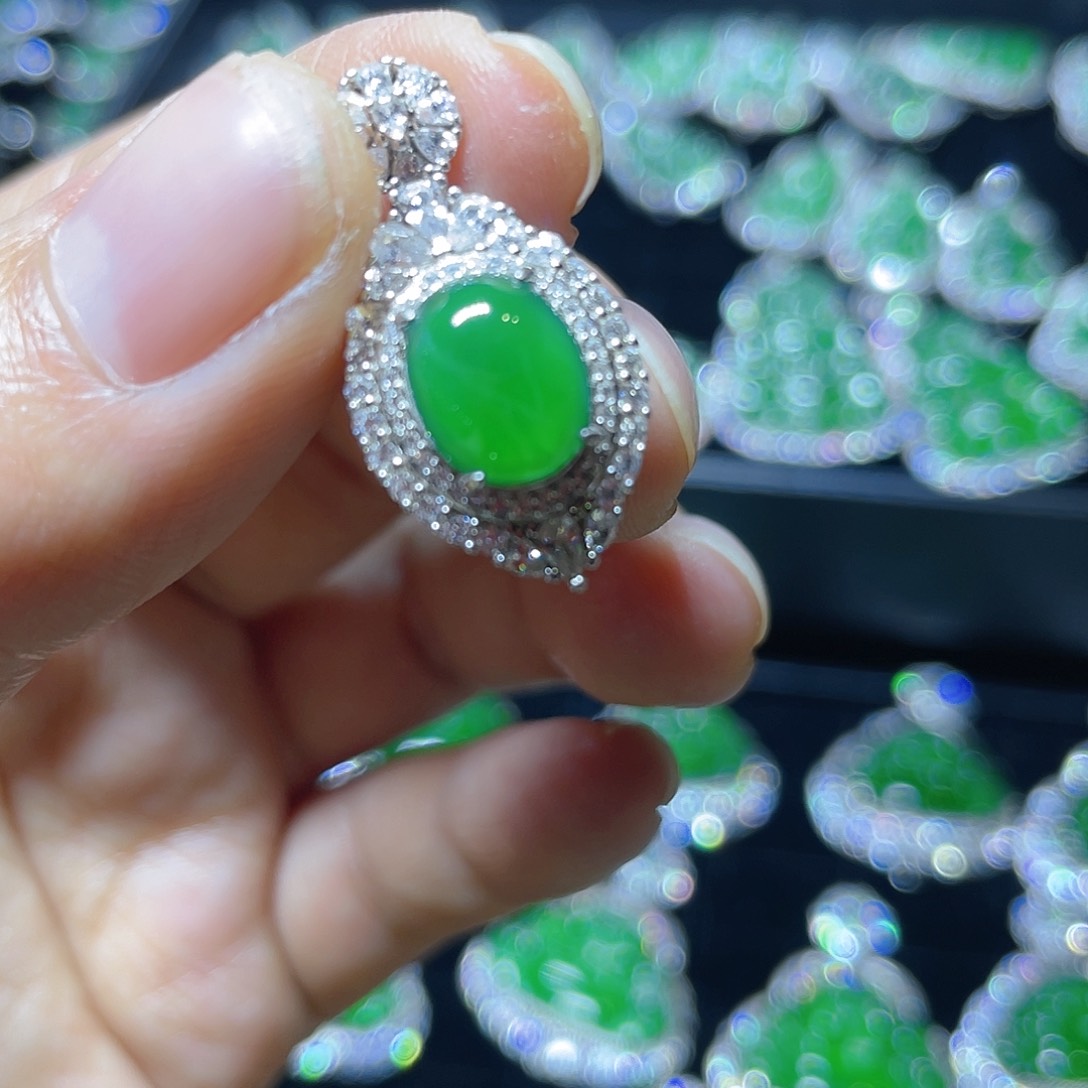 翡翠吊坠(赠链)银S925镶嵌