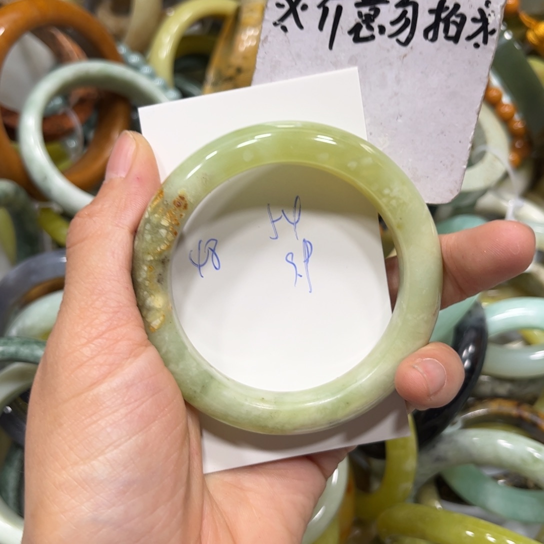 蛇纹石玉手镯未镶嵌