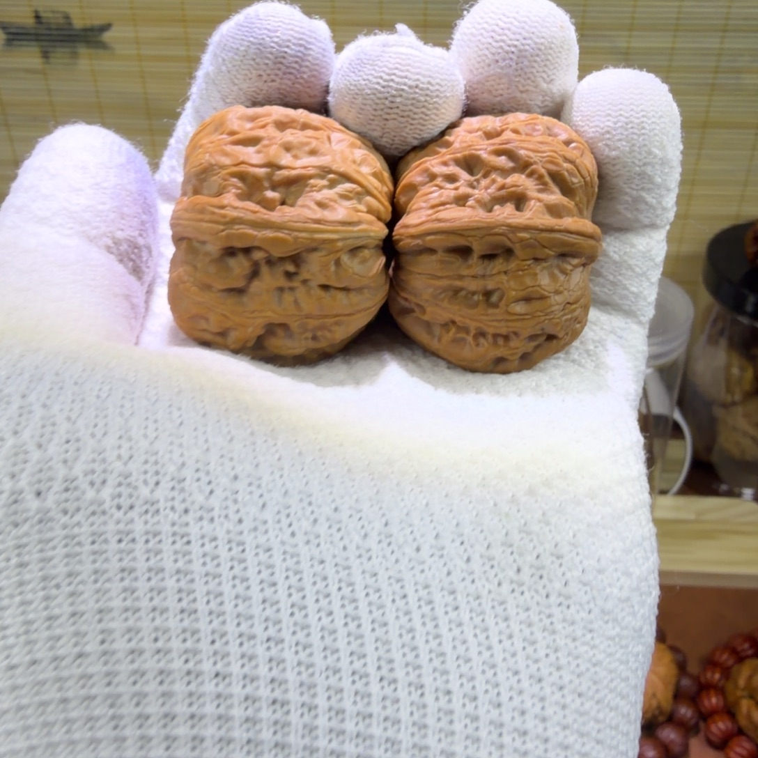 呦***呦苹谷元宝，捡漏款盘完手把件