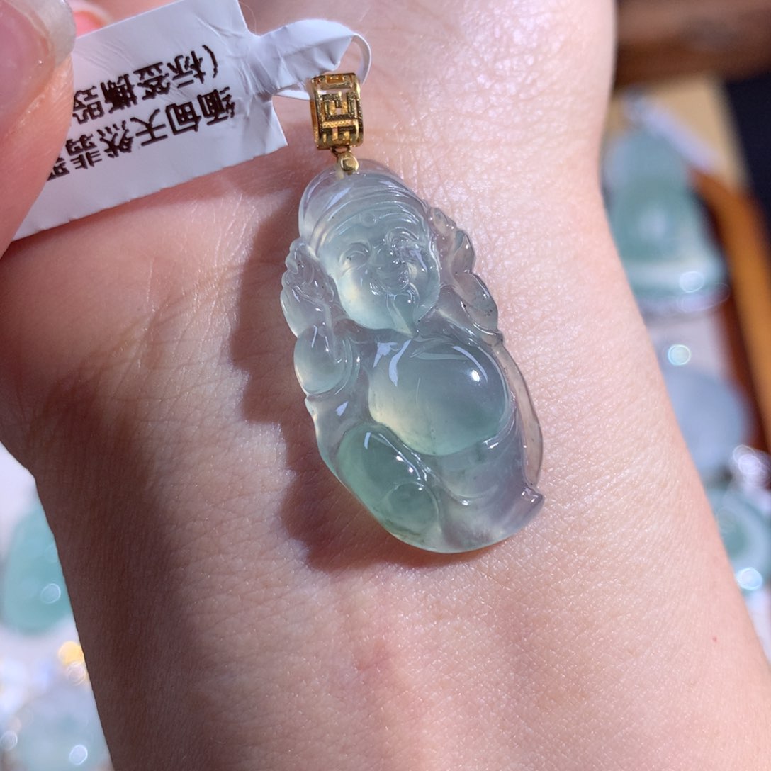 翡翠颈饰18K金镶嵌有包容