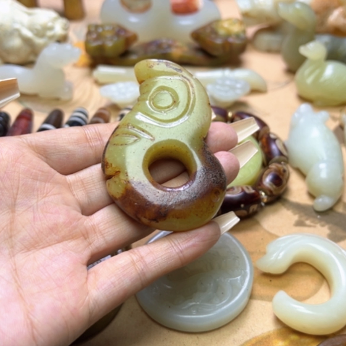 【闪购商品】蛇纹石玉颈饰未镶嵌