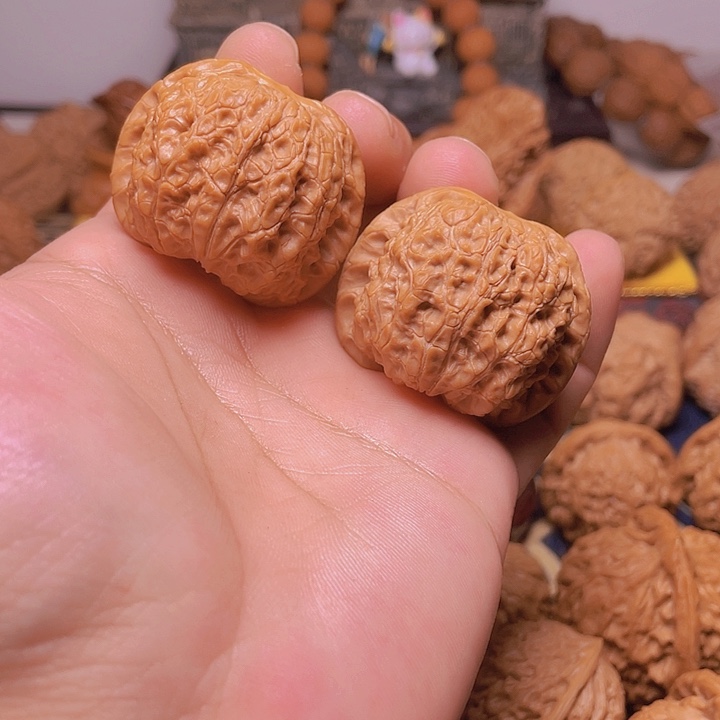 文玩核桃吊坠40血麒麟